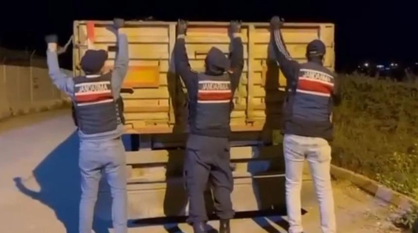 Adana&rsquo;da ka&ccedil;ak makaron operasyonu: 1 tutuklama