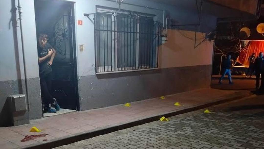 Evinin &ouml;n&uuml;nde kanlı infaz! &Ccedil;ocuklara tetiği &ccedil;ektiren talimat Barış Boyun dan gelmiş: 1 milyon lira ve Yunanistan a ka&ccedil;ış s&ouml;z&uuml; 4