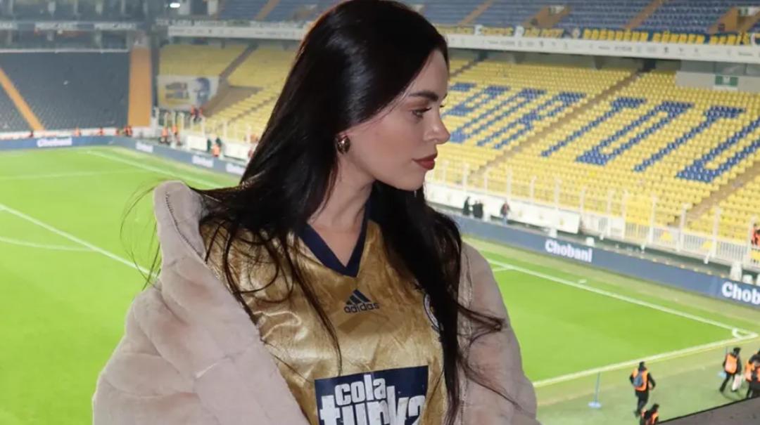 Fenerbah&ccedil;eli yıldızın eşi gece yarısı isyan etti! "Tehditler alıyorum" 3