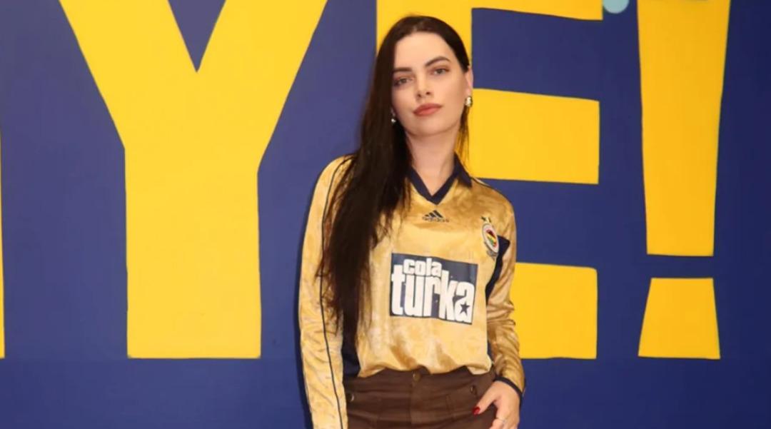 Fenerbah&ccedil;eli yıldızın eşi gece yarısı isyan etti! "Tehditler alıyorum" 5