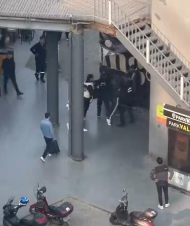 AVM’de iki grup arasında kavga: Güvenlik müdahale etti 2