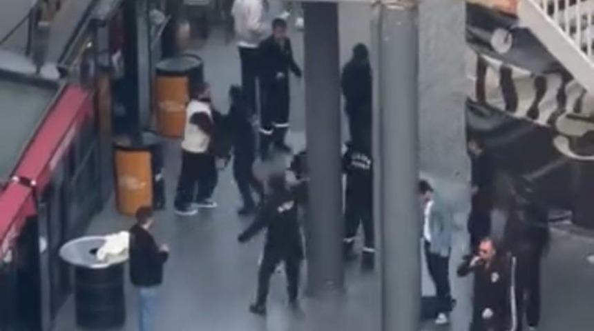 AVM&rsquo;de iki grup arasında kavga: G&uuml;venlik m&uuml;dahale etti