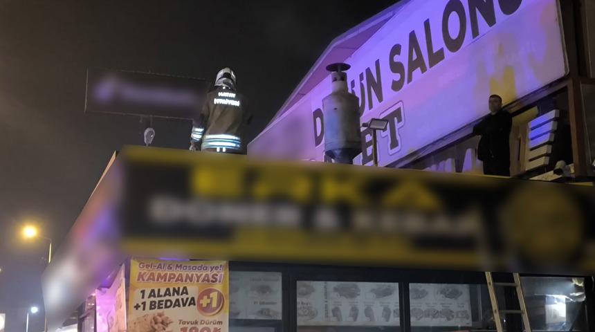 Hatay'da iş yeri yangını! 2 kişi dumandan etkilendi