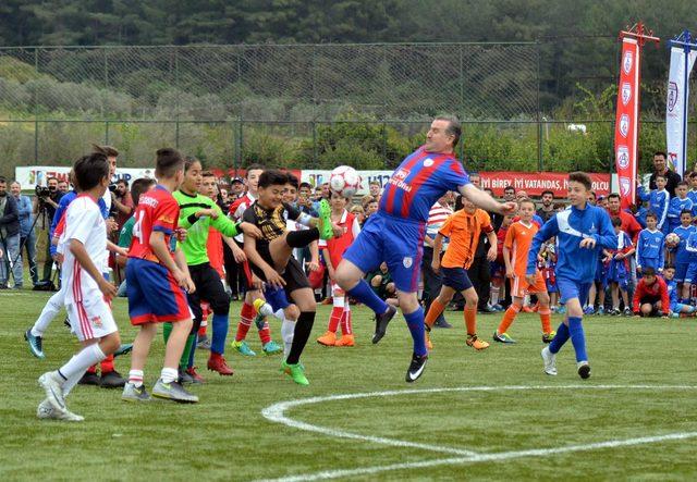 Gençlik ve Spor Bakanı Bak ile Alex, U12 İzmir Cup'ın açılışını yaptı