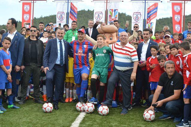 Gençlik ve Spor Bakanı Bak ile Alex, U12 İzmir Cup'ın açılışını yaptı