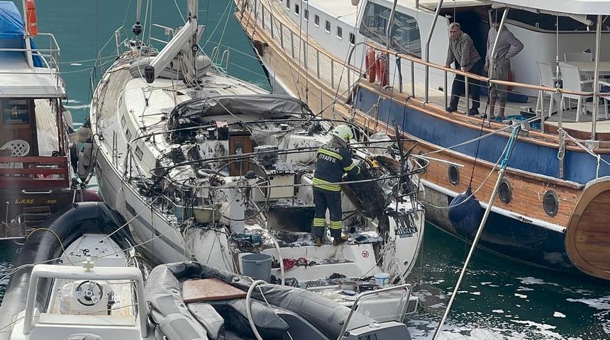 Fethiye'de teknede &ccedil;ıkan yangın s&ouml;nd&uuml;r&uuml;ld&uuml;