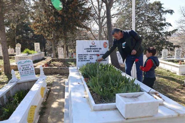 Karacasulu Şehit Kirez mezarı başında anıldı 2