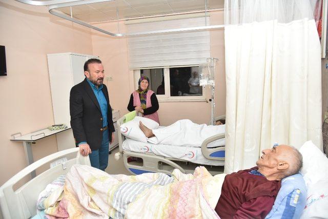 Başkan Doğan, hasta ve hasta yakınlarını ziyaret etti