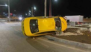 Kontrolden &ccedil;ıkan ticari taksi orta ref&uuml;je devrildi