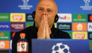 Arne Slot'tan r&ouml;vanş &ouml;ncesi Galatasaray'a olay s&ouml;zler!