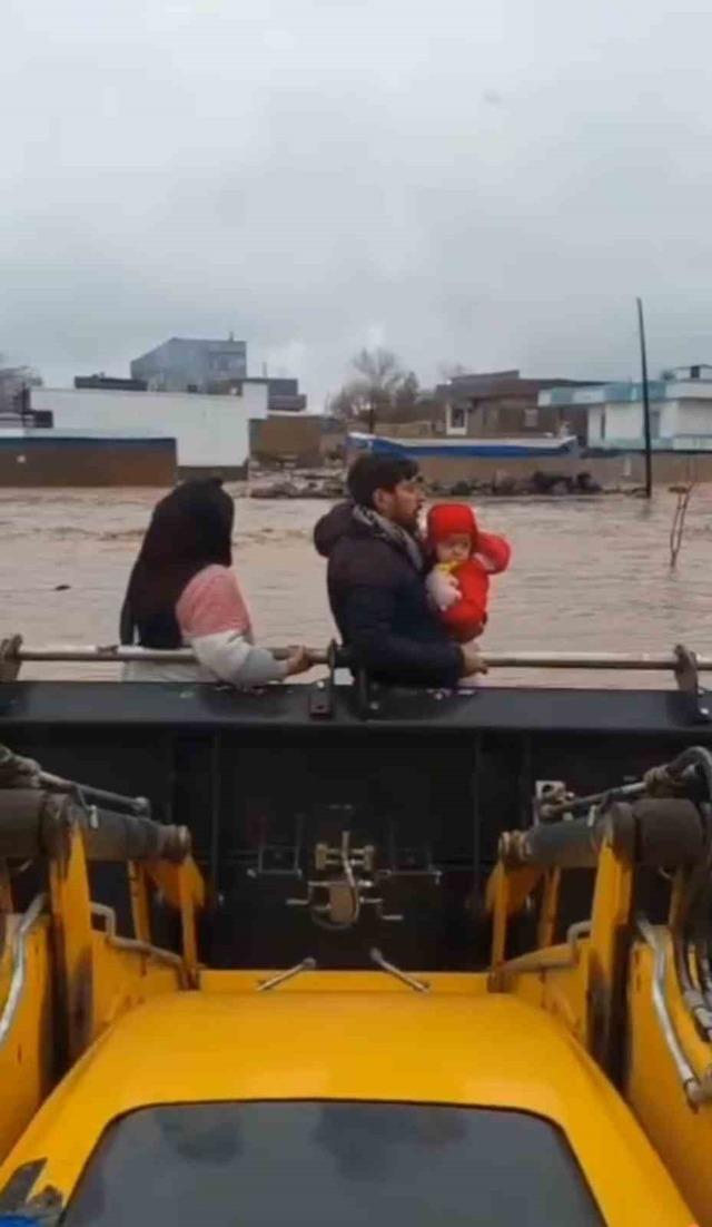 Şanlıurfa kırsalında sel hayatı fel&ccedil; etti 1