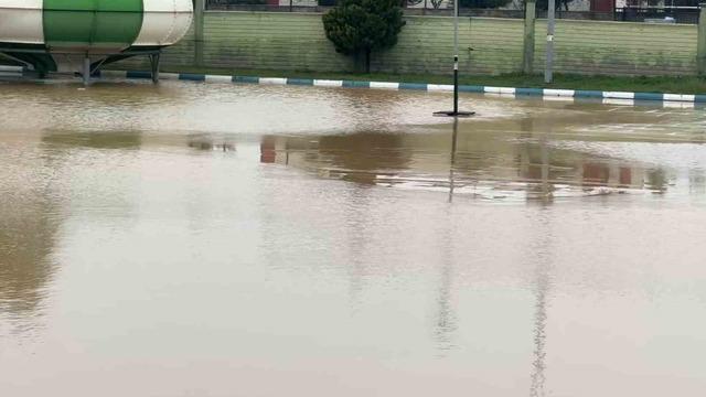 Şanlıurfa kırsalında sel hayatı felç etti