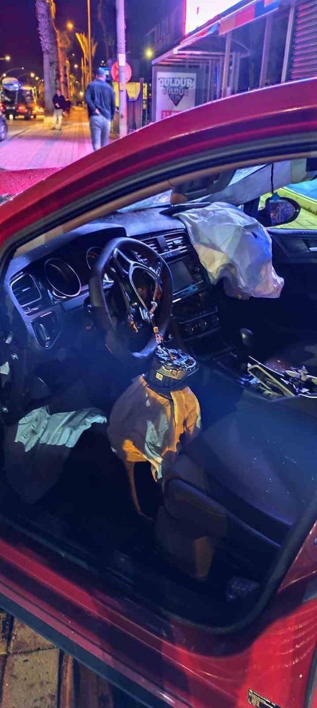 Alanya’da iki otomobil çarpıştı: 3 yaralı 4