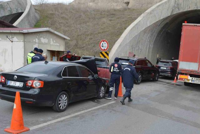 Samsun&rsquo;da 6 aracın karıştığı zincirleme kaza: 1 yaralı 2