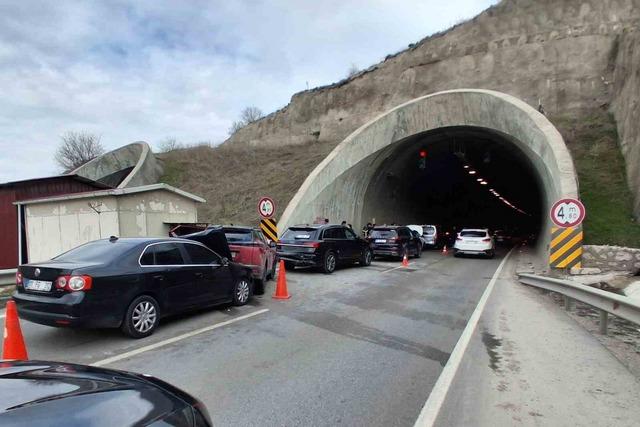 Samsun&rsquo;da 6 aracın karıştığı zincirleme kaza: 1 yaralı 1
