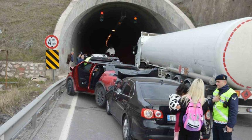 Samsun&rsquo;da 6 aracın karıştığı zincirleme kaza: 1 yaralı