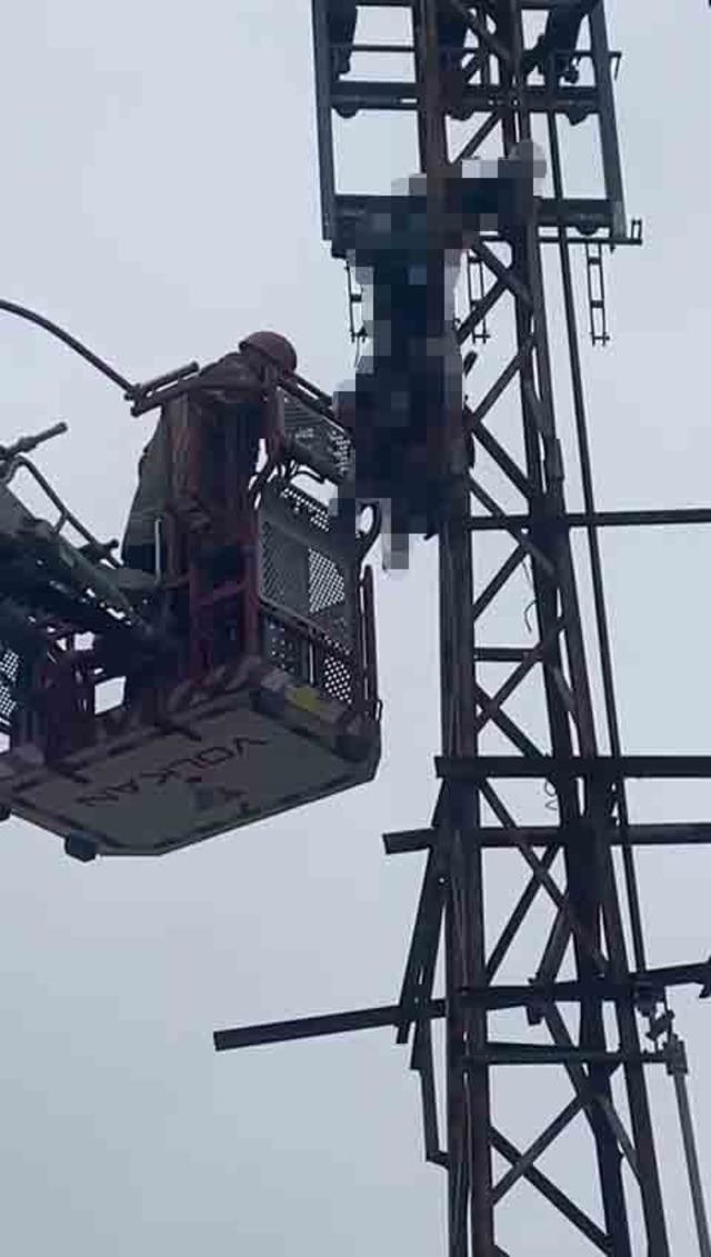 Hırsızlık için çıktığı elektrik direği sonu oldu 1