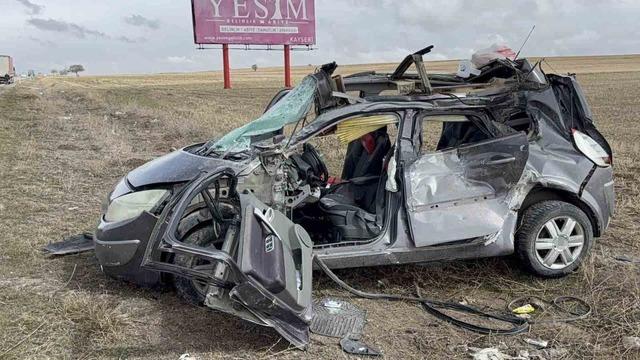 Otomobil tıra arkadan çarptı: 1 ölü, 3 yaralı 2