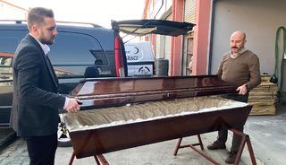 Her g&uuml;n &ouml;l&uuml;mle burun buruna yaşıyorlar!