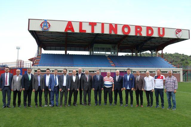 Gençlik ve Spor Bakanı Osman Aşkın Bak, Altınordu Tesisleri'ni gezdi