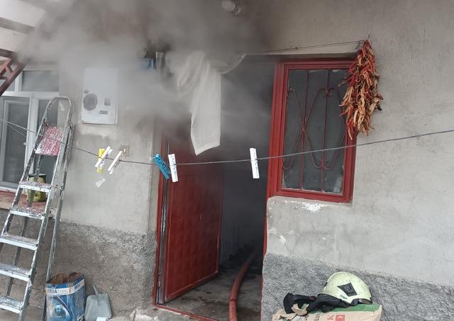 Konya&rsquo;da iki katlı evde yangın: 1 &ouml;l&uuml;, 1 yaralı 3