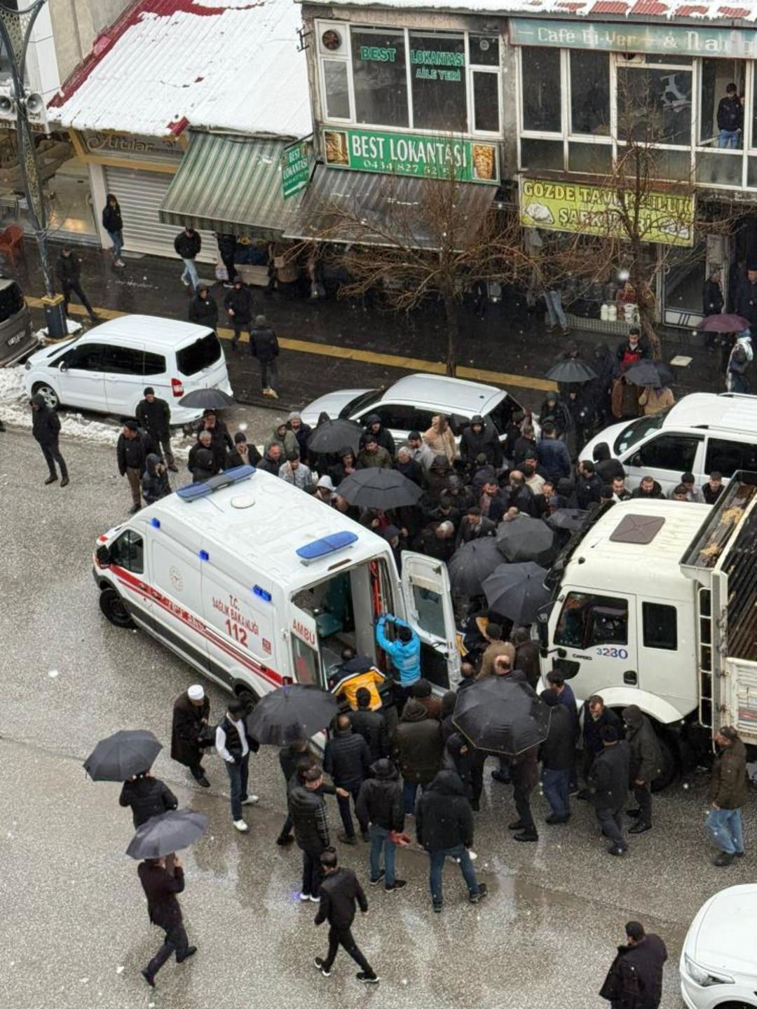 Kamyonun çarptığı yaşlı adam ağır yaralandı 2