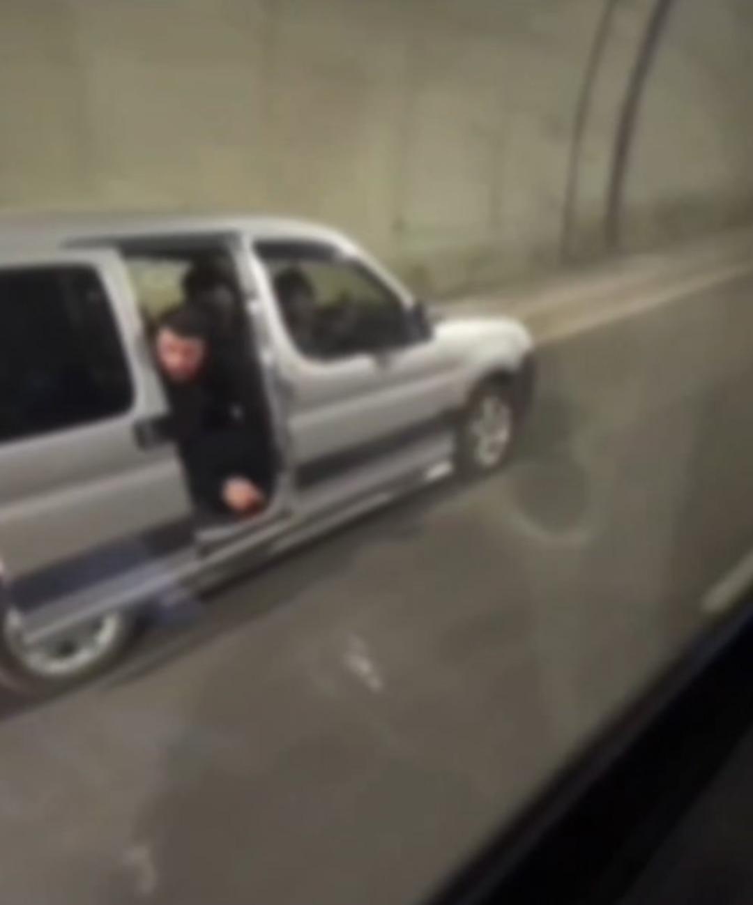 T&uuml;nelde m&uuml;zik a&ccedil;ıp ara&ccedil;tan inerek dans eden s&uuml;r&uuml;c&uuml;ye 180 bin TL ceza 1