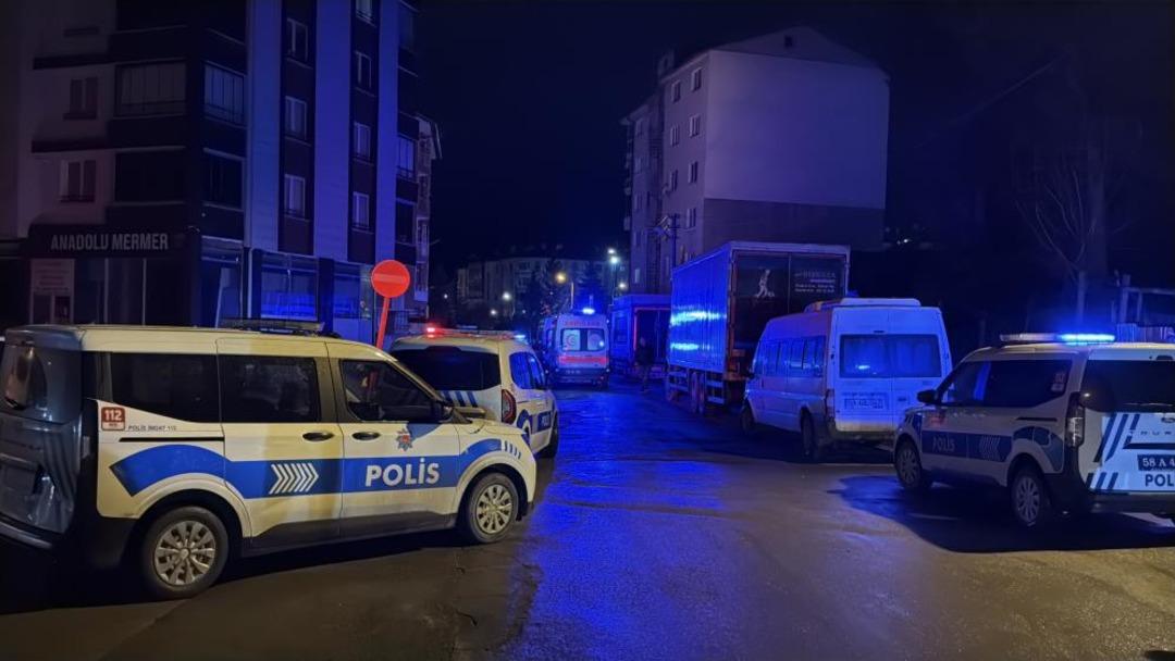 Sivas ta aile i&ccedil;i kavga dehşeti: 15 yaşındaki &ccedil;ocuk babasını ve ağabeyini &ouml;ld&uuml;rd&uuml;, babaanne yaralandı 1