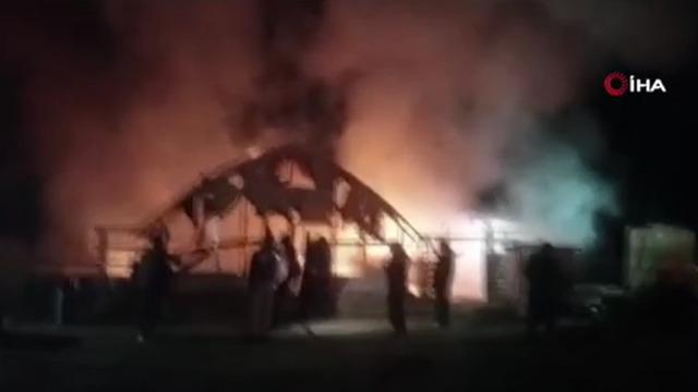 İnegöl'de hayvan çiftliğinde yangın: 580 hayvan telef oldu