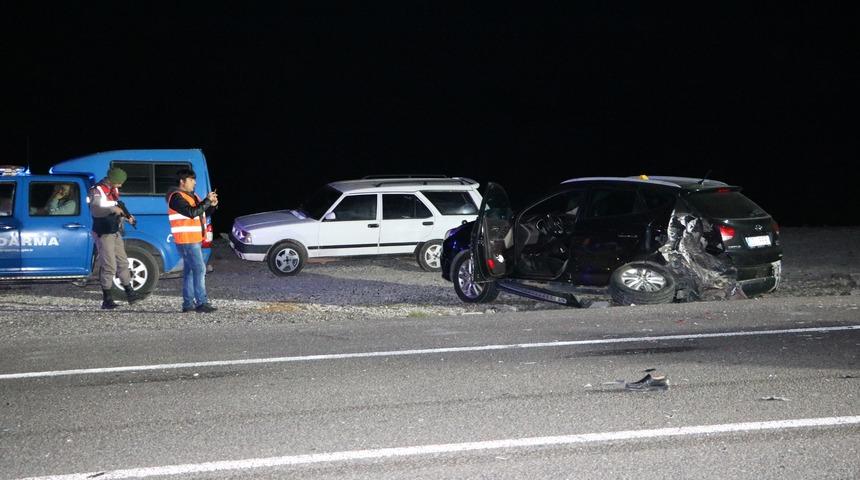 Gece yarısı korkun&ccedil; kaza: &Ouml;l&uuml;ler ve yaralılar var
