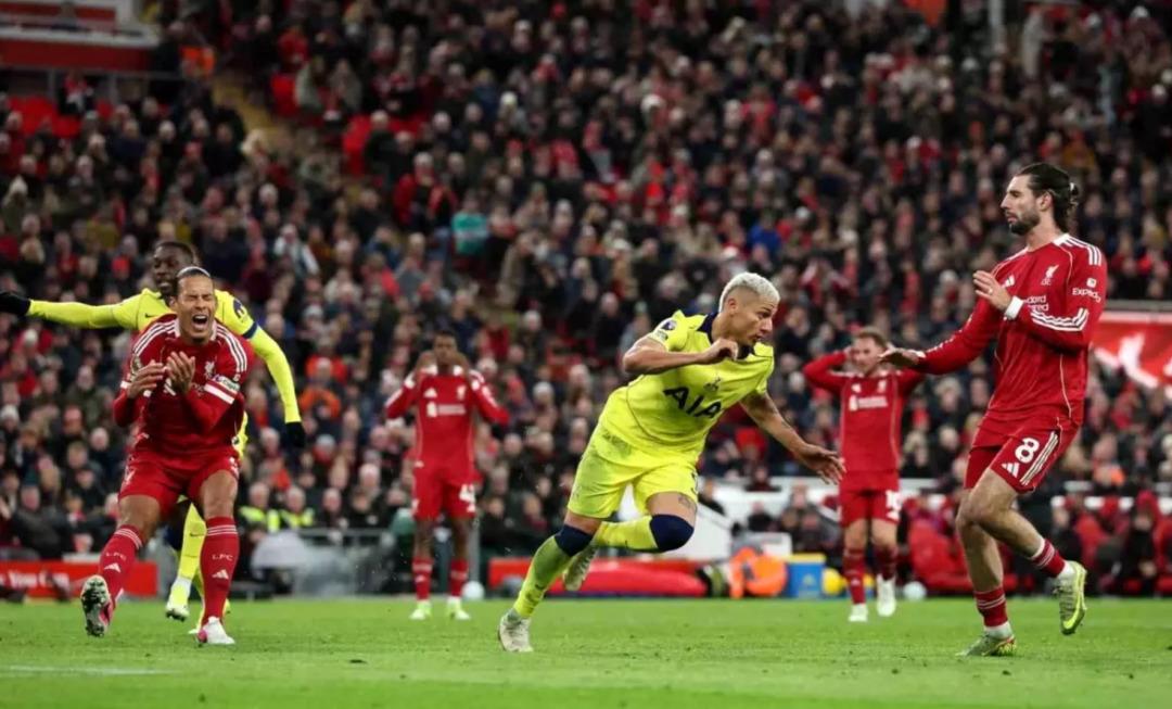 Galatasaray maçı öncesi Liverpool karıştı! Taraftardan tepki yağıyor 1