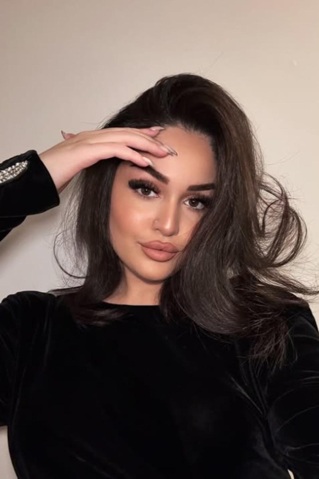 H&uuml;sn&uuml; Şenlendirici nin kızı Naz Şenlendirici g&uuml;ndemde! Verdiği kilolar dikkat &ccedil;ekti  3