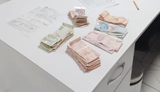 Cuma &ccedil;ıkışı dilencilere zabıta baskını: &Uuml;zerlerinden binlerce lira &ccedil;ıktı