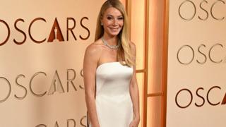 Gwyneth Paltrow Oscar gecesinde kıyafetiyle konuşuldu! Yan dönünce...