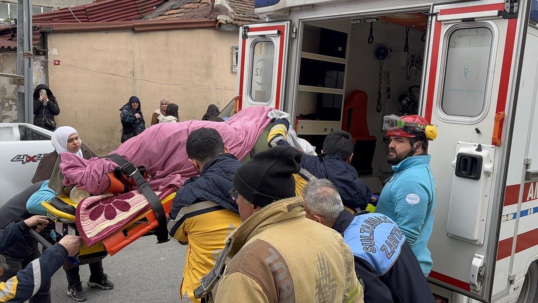 240 kiloluk genç kadın 7. kattan vinçle indirildi: Ekipler pencereyi söktü! 3