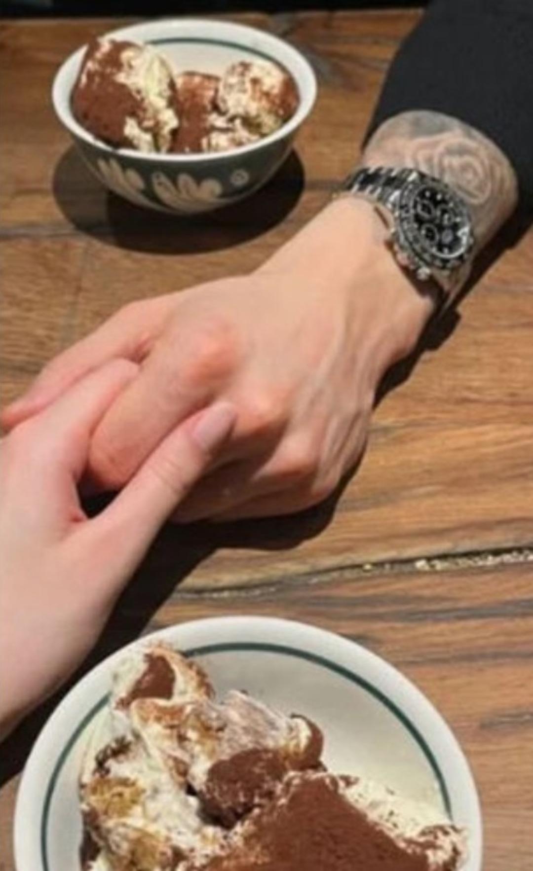 Milli kaleci Berke &Ouml;zer in yeni aşkı Fransız model &ccedil;ıktı! O paylaşım ele verdi 2