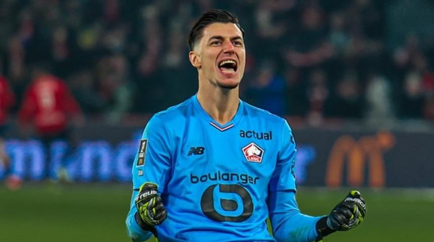 Milli kaleci Berke &Ouml;zer'in yeni aşkı Fransız model &ccedil;ıktı! O paylaşım ele verdi