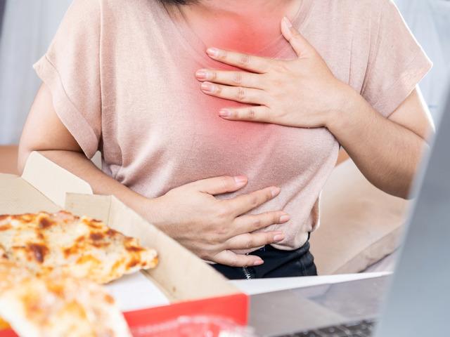 G&uuml;nl&uuml;k alışkanlıkların tetiklediği yakıcı sorun: Refl&uuml;...