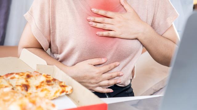 Günlük alışkanlıkların tetiklediği yakıcı sorun: Reflü...