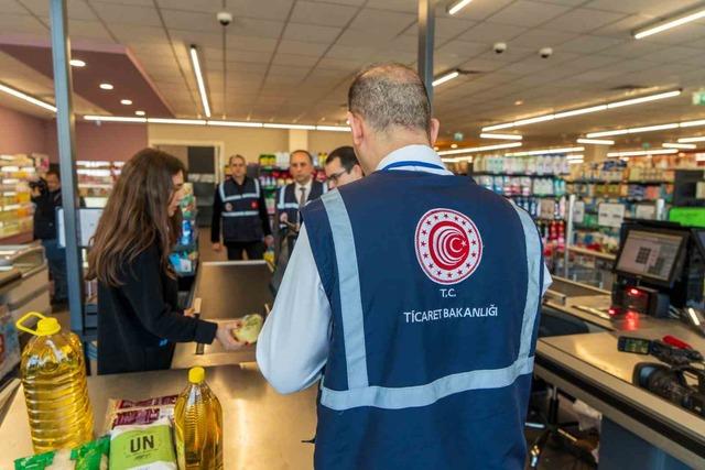 Marketlere bayram &ouml;ncesi sıkı denetim! 611 bin TL para cezası kesildi 2