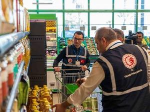 Marketlere bayram &ouml;ncesi sıkı denetim! 611 bin TL para cezası kesildi