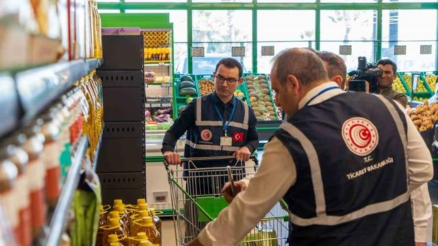 Marketlere bayram &ouml;ncesi sıkı denetim! 611 bin TL para cezası kesildi