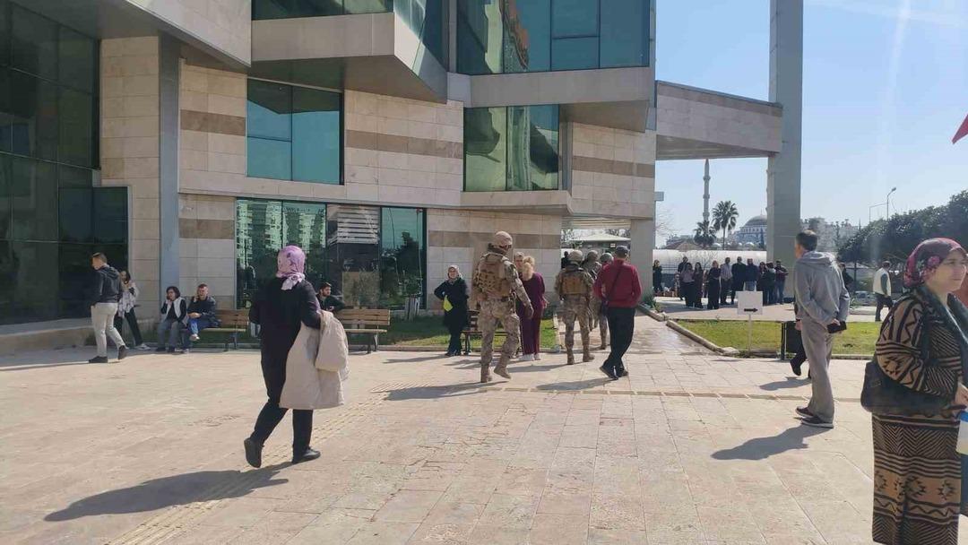 Son dakika | Kepez Kaymakamlık binasında panik! Özel Harekat olay yerinde, şüpheli kilitli odada 3