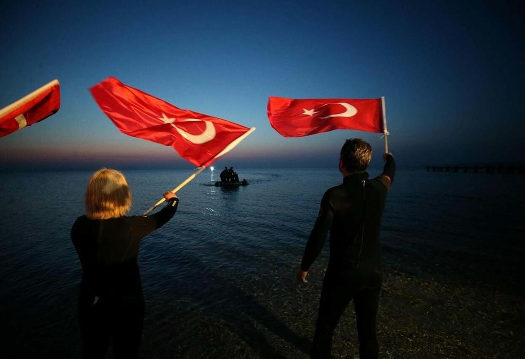 T&uuml;rk dalgı&ccedil;tan d&uuml;nya rekoru: 36 saat soğuk suyun altında kaldı! 1