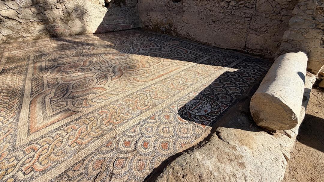 Antalya'da 1500 yıllık mozaikte şaşkına &ccedil;eviren yazı! Kazı ekibi bile inanamadı