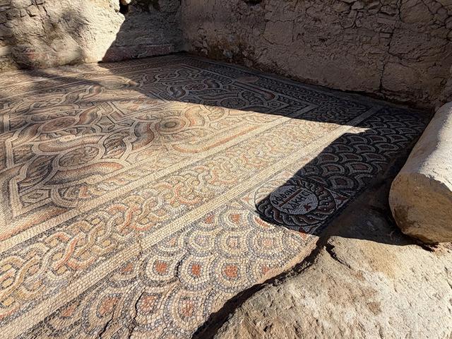 Antalya'da 1500 yıllık mozaikte şaşkına &ccedil;eviren yazı!