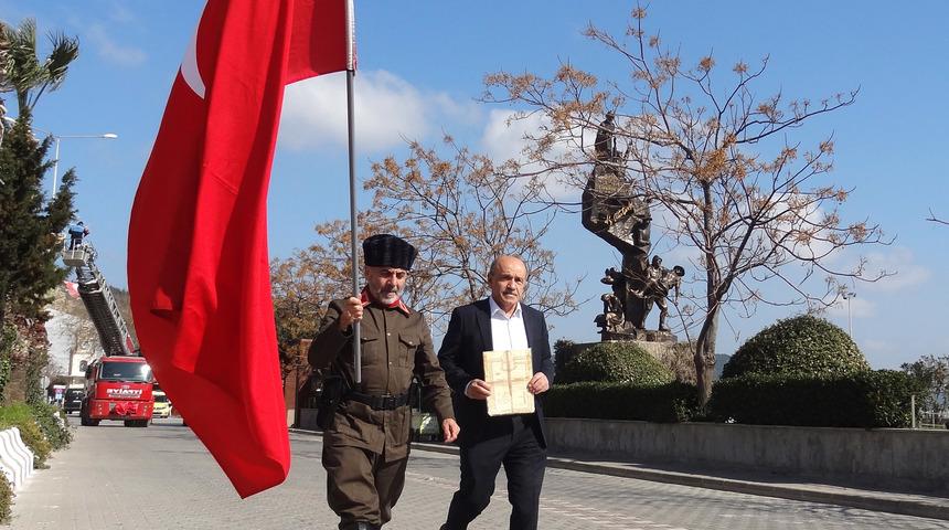 İstanbul'dan &Ccedil;anakkale'ye y&uuml;r&uuml;yen gazi torunu "şehitler diyarına" ulaştı