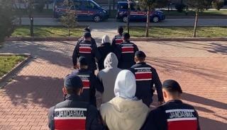 Minib&uuml;s&uuml;n yan kapısının i&ccedil;inden bin 120 adet uyuşturucu hap &ccedil;ıktı