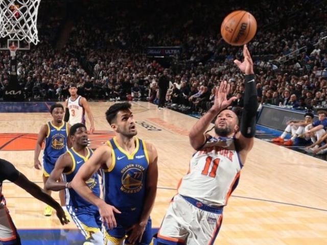 NBA'de Knicks, Warriors'ı 21 sayı geriden gelerek mağlup etti