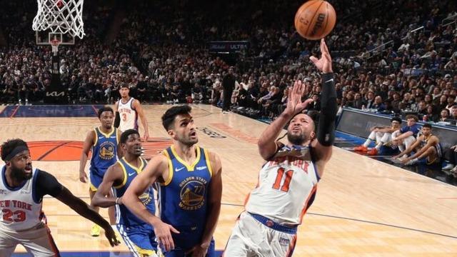 NBA'de Knicks, Warriors'ı 21 sayı geriden gelerek mağlup etti
